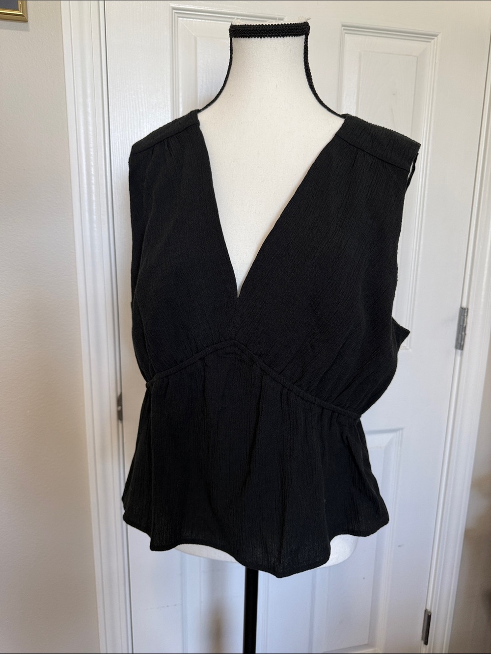 Banana Republic Sleeveless Black V-Neck Peplum Camisole Sz XL NWT